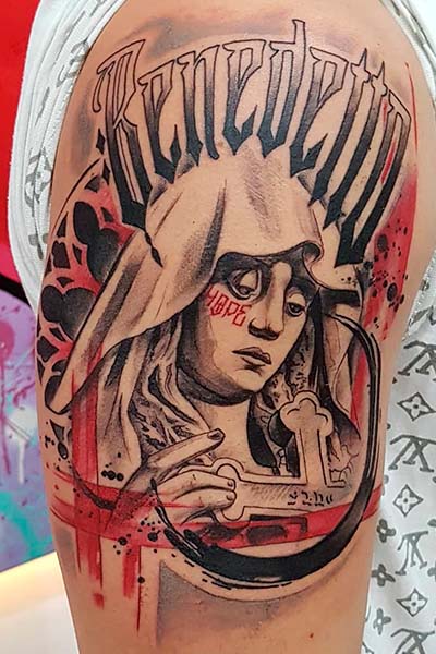 Tatuaje virgen cara iglesia cruz precio ejemplo inspiración Barcelona Estudio Tatuaje Tatuador